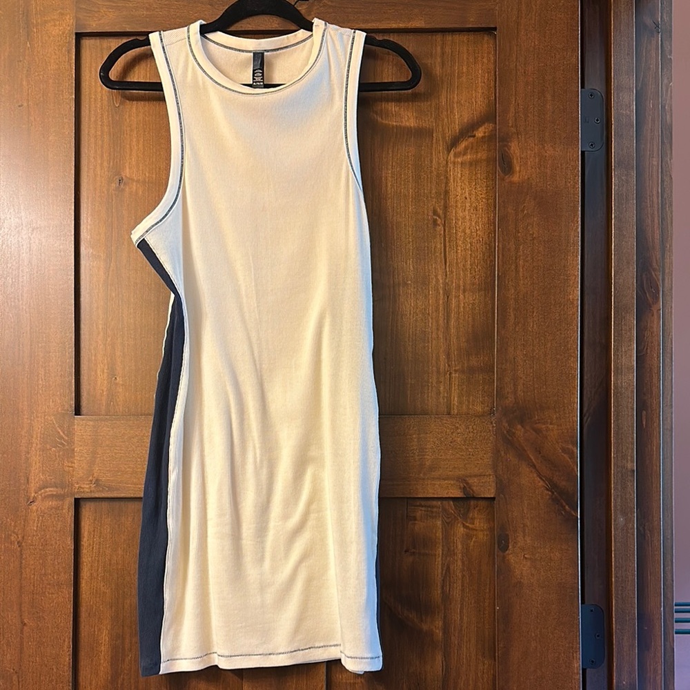 SKIMS White Fitted Cut Out Tank Top